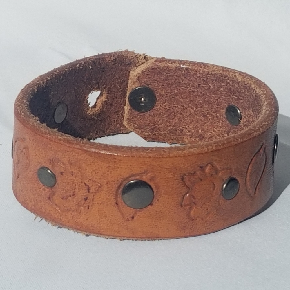 Leather cuff bracelets - Picture 3 of 10